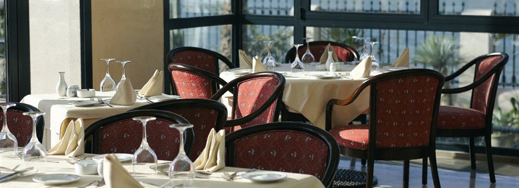 Discover the Hôtel les Berges du Lac Concorde french restaurant >